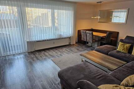 +++ Renovierte, sehr zentrale 4-Zi.Whg. mit Balkon und EBK+++ - Waldkraiburg