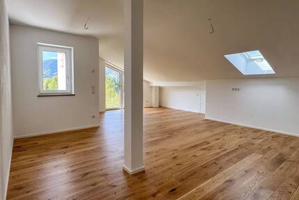 Außergewöhnliche Dachgeschosswohnung mit Panoramaausblick, Dachterrasse und eigenem Garten! - Fischbachau