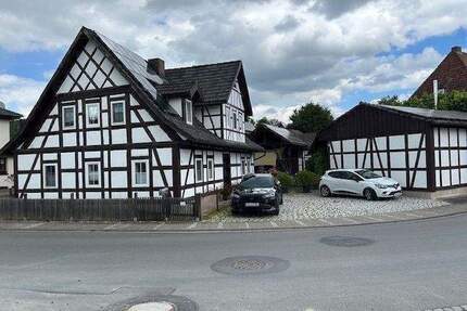 Individuelles Einfamilienhaus mit Nebengebäude in Weitramsdorf - Coburg