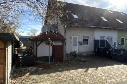 Ein Reihenendhaus mit Pool für die kleine Familie - Kranichfeld Stedten