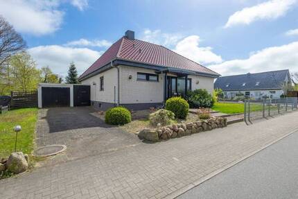 Bungalow mit Keller, Garage und Ausbaureserve in ruhiger Lage von Hohn