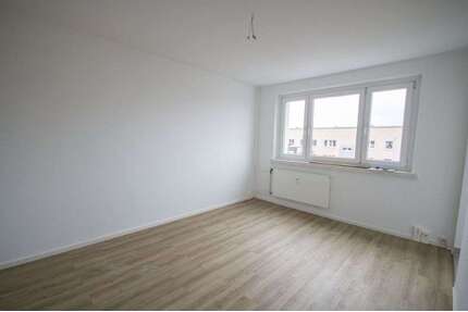Wohnung zum Mieten in Halle (Saale) 247,00 € 41.12 m²