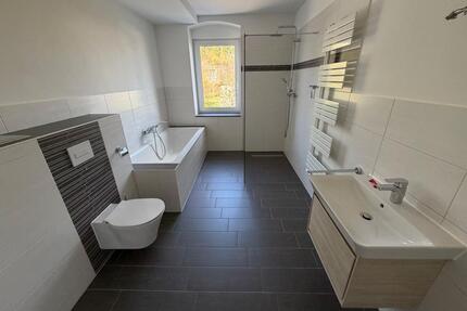 Moderne 4-Raum-Wohnung | FBH | Walk-In Dusche und Lüftungsanlage - Fraureuth