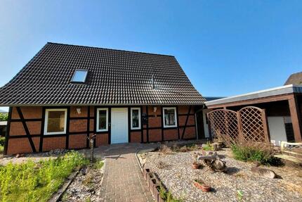 kleines Fachwerkhaus in ruhiger begehrter Lage in Bergen