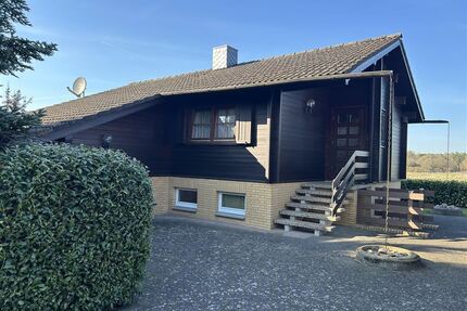 Charmantes Blockbohlenhaus mit Sonnenterrasse mit tollem Weitblick u. einer beheizbaren Vollkeller. - Steyerberg
