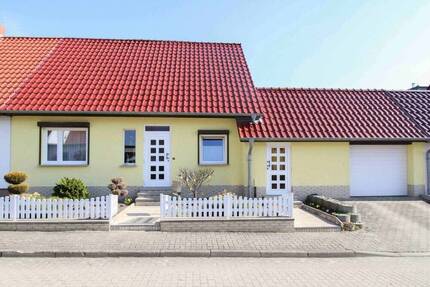 Charmantes Reihenmittelhaus mit Einlieger-Ferienwohnung inklusive großem Grundstück und Garage - Ribnitz-Damgarten