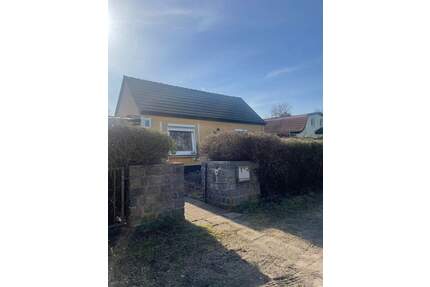 Besichtigung Mittwoch 18:30 - Schnäppchen Vorder-Grundstück mit Althaus , - Berlin Mahlsdorf