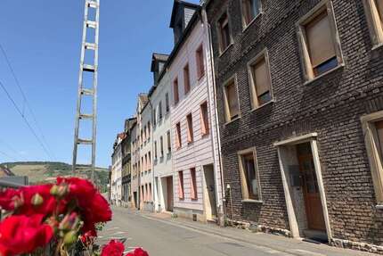 Haus zum Kaufen in Lorchhausen 110.000,00 € 147 m²