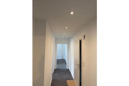 Kernsanierte helle 2-Zimmer Wohnung - Zentrale Lage Solingen