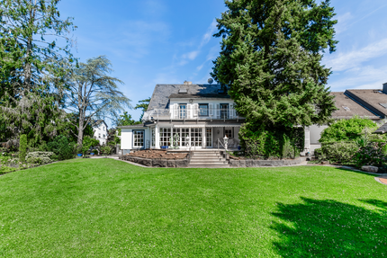 Haus zum Kaufen in Obertshausen 1.690.000,00 € 469 m²