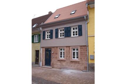 zentral gelegenes Fachwerkhaus - 1.600,00&nbsp;EUR Kaltmiete, ca.&nbsp; 135,00&nbsp;m&sup2; in Groß-Umstadt (PLZ: 64823)