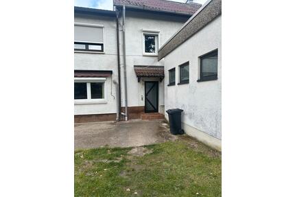 120 m² 4-Zimmer-Wohnung + 30 m² Außenbereich mit Markise - Viernheim