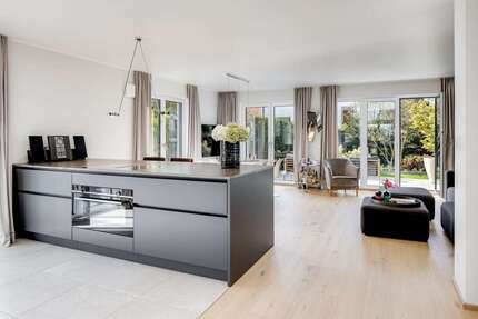 Haus zum Kaufen in München 3.650.000,00 € 282 m²