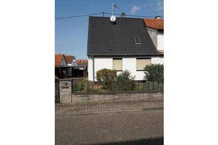 Gepflegte, unterkellerte DHH in Karlsruhe NeureutKirchfeld in ruhiger Lage, mit großem pflegeleichten Garten in Wald- u. Seenähe