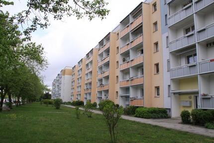 1 Raum-Wohnung mit Balkon - 275,00&nbsp;EUR Kaltmiete, ca.&nbsp; 51,47&nbsp;m&sup2; in Weißwasser (Oberlausitz) (PLZ: 02943)
