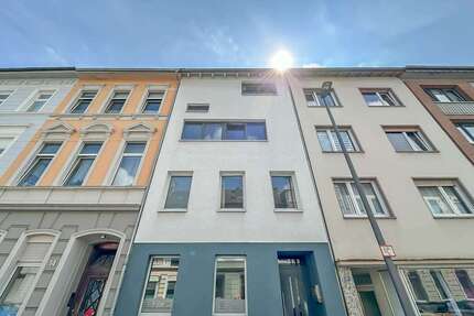 Haus zum Mieten in Krefeld 1.900,00 € 216 m²