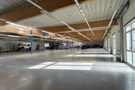 *RESERVIERT* Gewerbeanwesen mit Halle (1.625,00) + 3 Büros, 5 Wohnungen (370qm) Grundst. 4.369m² - Heidenheim an der Brenz Schnaitheim