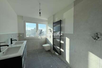 Haus zum Kaufen in Augsburg 960.000,00 € 180 m²