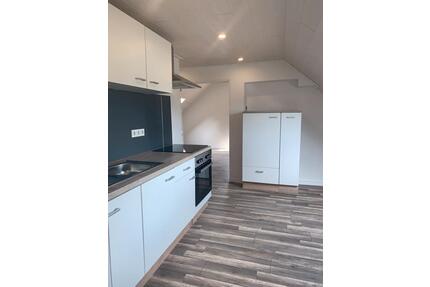 Sehr schöne DG Wohnung FBH, neue Küche, Stellplatz - Nieder-Olm