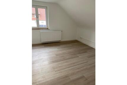Helle 2-Zimmer-DG-Whg., frisch renoviert (55 m²) ab 052026,73734 - Esslingen am Neckar Pliensauvorstadt