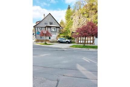 Haus mit Garage - 110.000,00&nbsp;EUR Kaufpreis, ca.&nbsp; 48,00&nbsp;m&sup2; in Suhl (PLZ: 98528) Schmiedefeld am Rennsteig