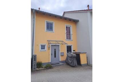 Attraktives Reihenhaus mit Terrasse und Garten in Schrobenhausen