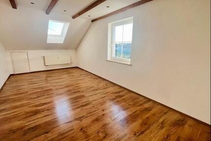3‑Zimmer‑Dachgeschosswohnung in Adlkofen – 66 m² – frei ab 01.08.
