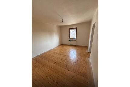 Vermietung einer renovierten 1-Zimmer-Wohnung in Koblenz Rübenach - Urmitz