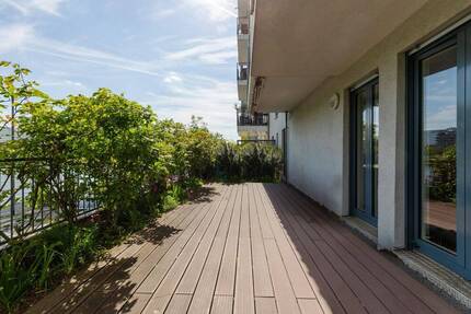 Wohnen am Wasser - Exklusive Drei-Zimmer-Wohnung - Frankfurt am Main Gutleutviertel