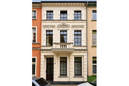 Haus zum Kaufen in Krefeld 439.000,00 € 245 m²
