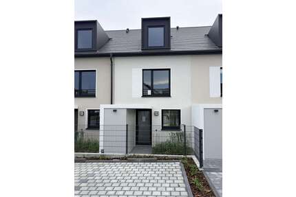 Haus zum Mieten in Stein 2.400,00 € 145 m²