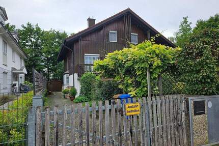 Familienfreundliches Haus mit Balkon und Terrasse in München Aubing