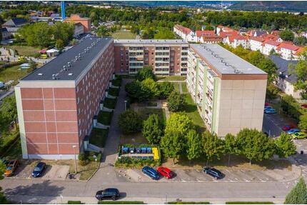 Zentral liegende 4-Raum-Wohnung mit Balkon - Saalfeld (Saale)