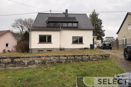 Freistehendes Wohnhaus mit Garage u. großem Grundstück in direkter Nähe zum Losheimer Stausee - Losheim am See
