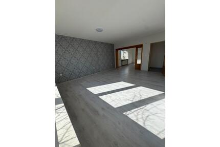 4ZKB Wohnung 100qm in Borken OT zu vermieten - Borken (Hessen)