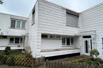 Reihenhaus mit 5 Zimmern, Loggia, Terrasse und Gartenanteil auf Erbbaugrundstück - Wolfsburg Westhagen