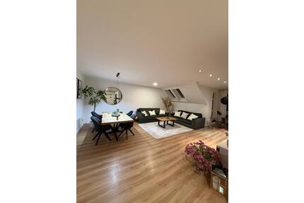 Besondere DG-Wohnung mit Galerie & viel Platz - Bönningstedt