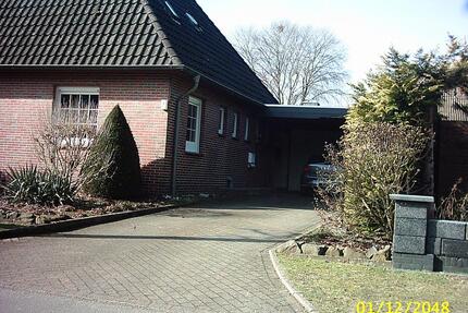 Einfamilienhaus mit Nebengebäuden in Bad ZwischenahnDänikhorst