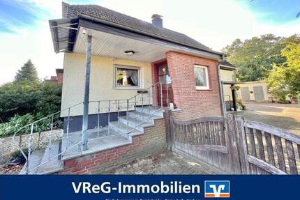 Krummesse vor den Toren Lübecks: Gemütliche Doppelhaushälfte auf naturnahem Eigenland mit Vollkeller