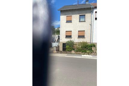 Biete EFH Saarlouis OT - 220.000,00&nbsp;EUR Kaufpreis, ca.&nbsp; 100,00&nbsp;m&sup2; in Saarlouis (PLZ: 66740)