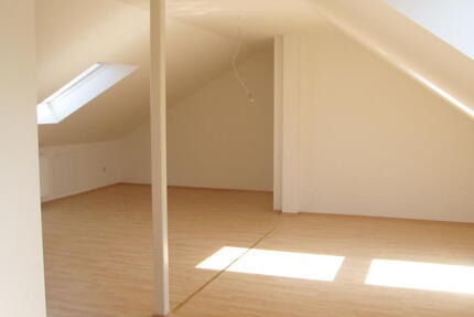 ObjNr:16134 - Traumwohnung in einem Dreifamilienhaus mit einem Tageslichtbad und Stellplatz - Beindersheim