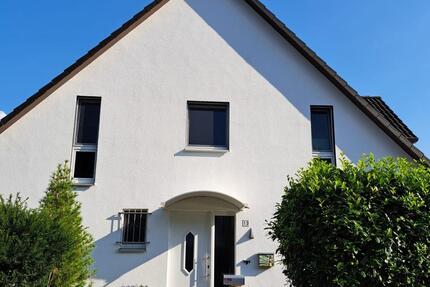 Moderne gepflegte Doppelhaushälfte - Kiebitzreihe
