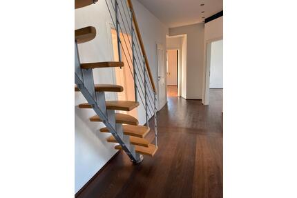 DG Wohnung 5 Zimmer - 1.600,00&nbsp;EUR Kaltmiete, ca.&nbsp; 120,00&nbsp;m&sup2; in Remscheid (PLZ: 42857) Reinshagen