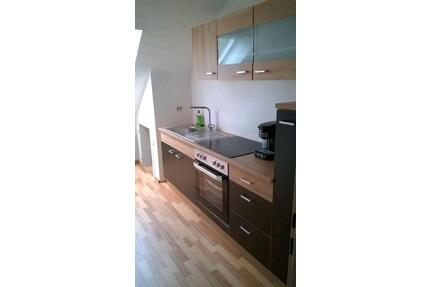 Modernisierte 3-Zimmer-DG-Wohnung mit Süd-Terrasse und Stellplatz - Meerbusch