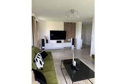 Helle 4-Zimmer-Wohnung 98 m² mit 2 Loggien, Tiefgarage und Keller - Nürnberg Schweinau