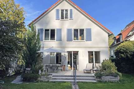 Haus zum Mieten in Stuttgart 4.500,00 € 215 m²