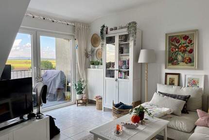 Attraktive 2-Zimmer-Wohnung mit Balkon und Garage - in gepflegtem 6-Familienhaus in Reichelsheim - Reichelsheim / Beienheim