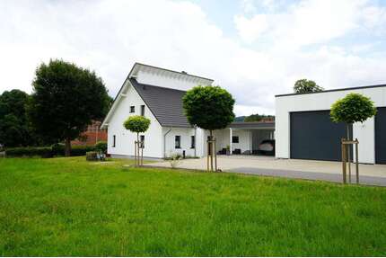 Haus zum Kaufen in Blomberg Herrentrup 879.000,00 € 174.92 m² - Blomberg / Herrentrup