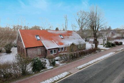 Wohnhaus mit Ferienwohnung und großzügigem Nebengebäude - Wittmund