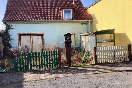 Unsaniertes Wohnhaus in Brehna-Sandersdorf - Sandersdorf-Brehna Roitzsch